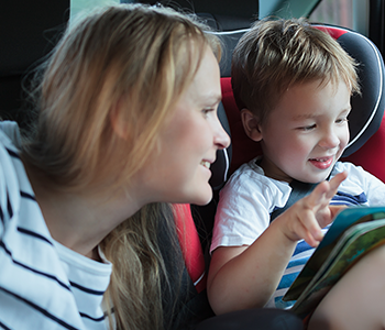 Kindersprache: Autofahrten können für Wortspiele genutzt werden
